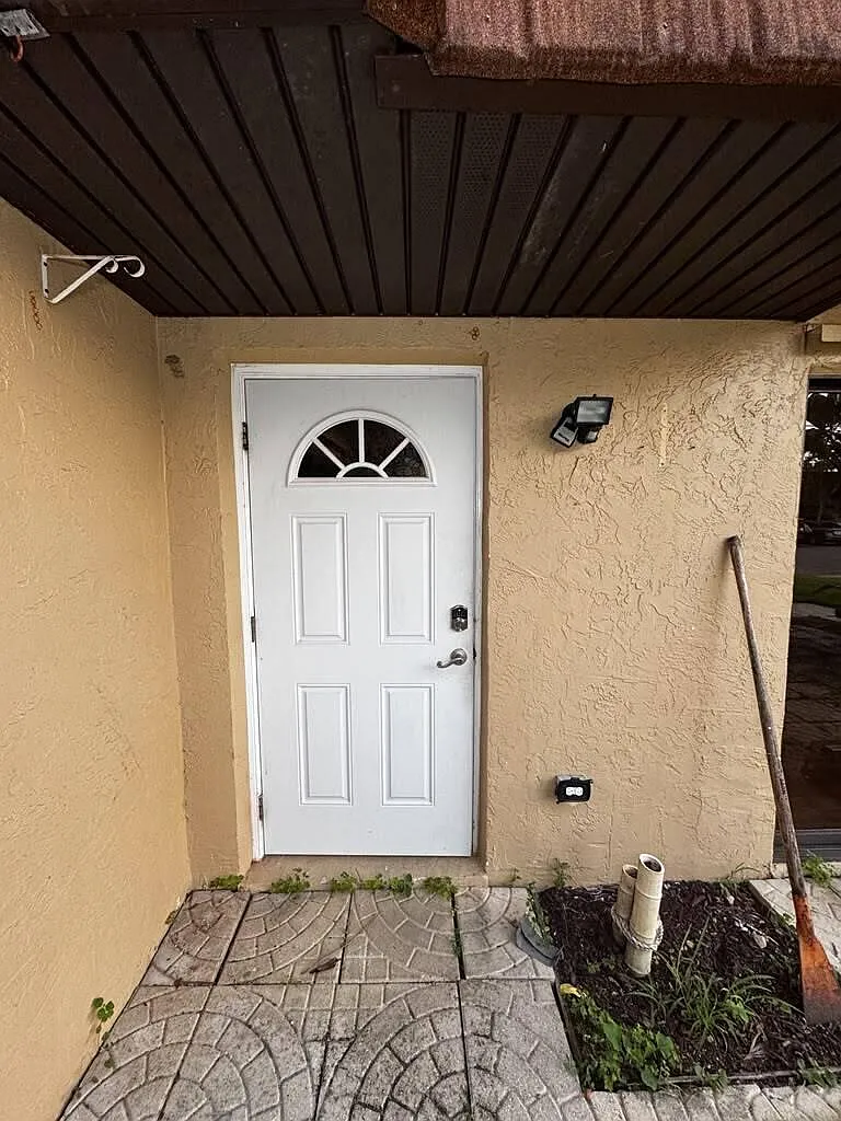 2 bed, 1.5 bath, 1328 sqft, $1,750 — Photo 3
