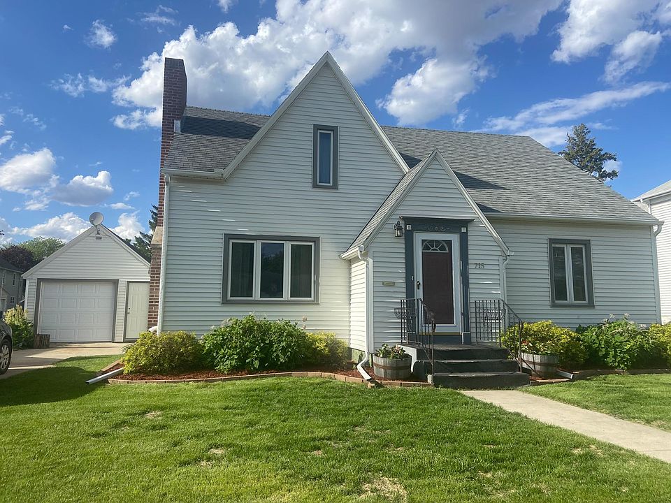 1st image of 715 8th Ave N
