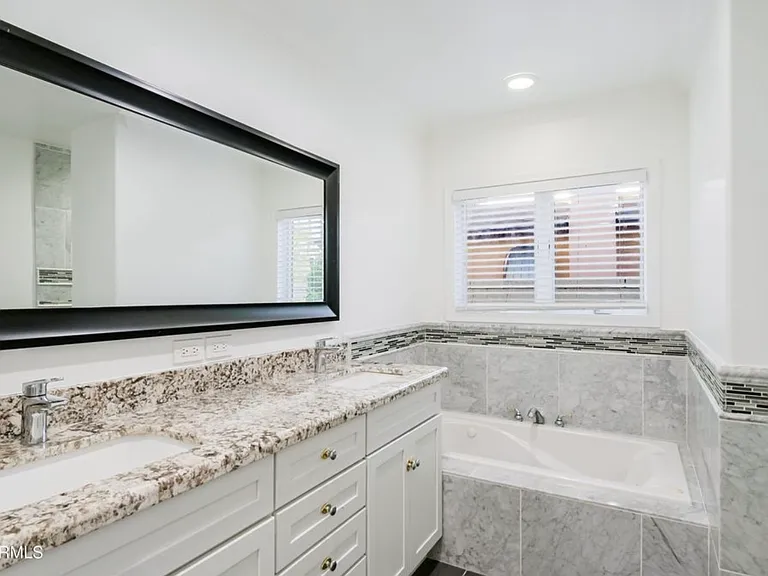 5328 E Pinchot Ave — Photo 9