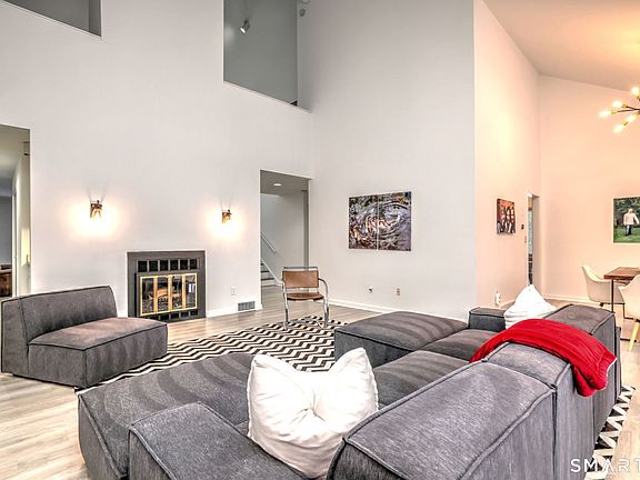 5th image of 690 Forest Road #651