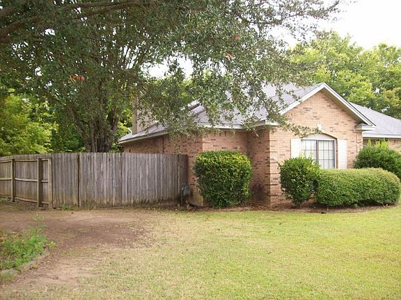 3rd image of 2321 Cedarwood Ln