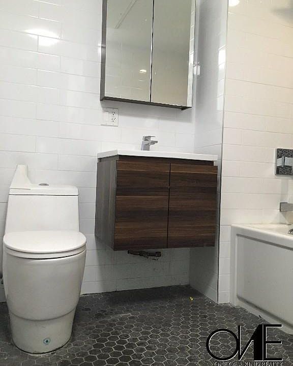 2nd image of 946 Herkimer St #2R