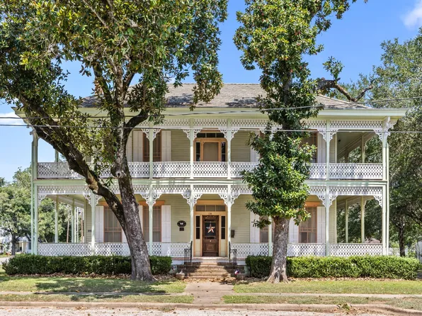 236 Preston St, Columbus, TX 78934