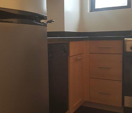 5th image of 310 E 49th St APT 11B