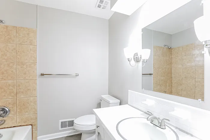 804 W Jones St — Photo 9