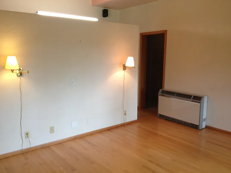 3056 Hendricks Hill Dr — Photo 4