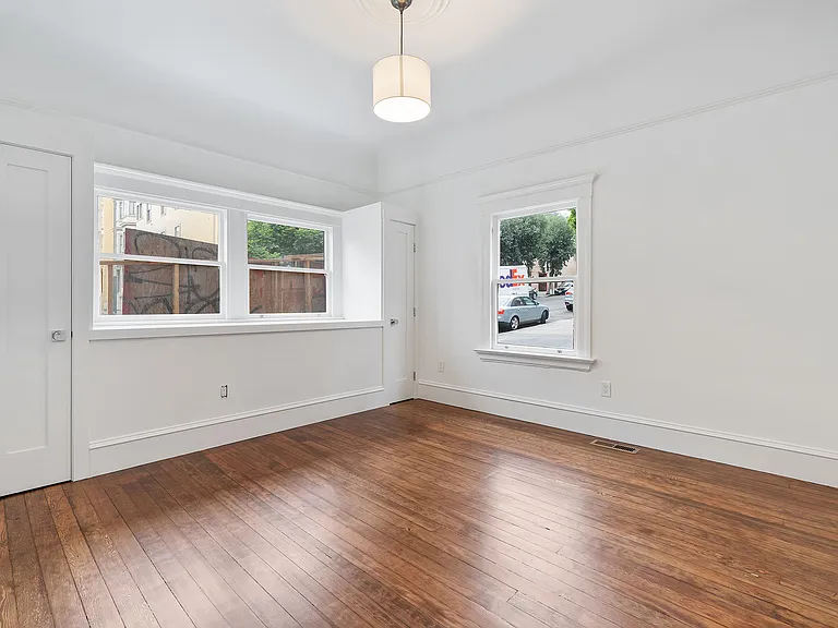 547 Union St — Photo 3
