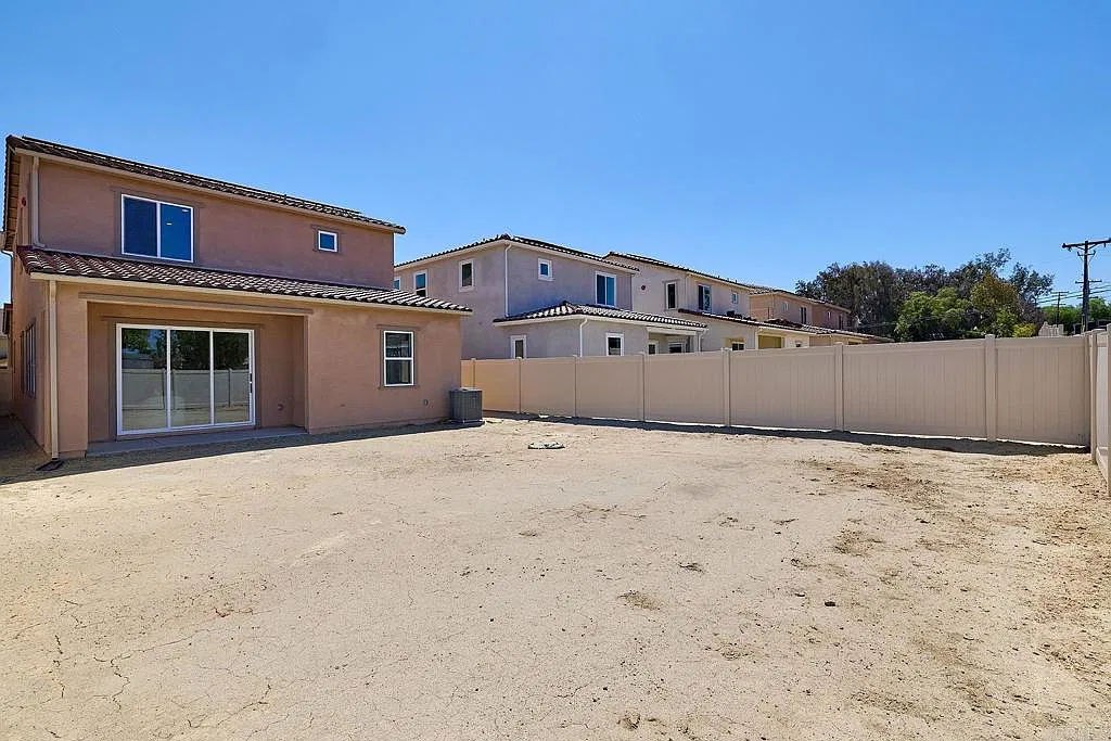 4 bed, 3.5 bath, 2442 sqft, $5,750 — Photo 3