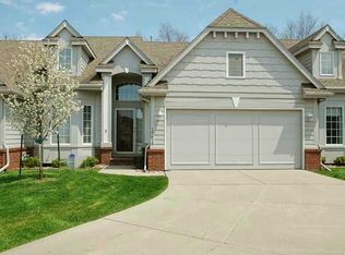 10416 Oakwood Dr, Urbandale, IA 50322