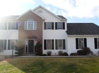 707 Centerfield Dr, Pottsville, PA 17901