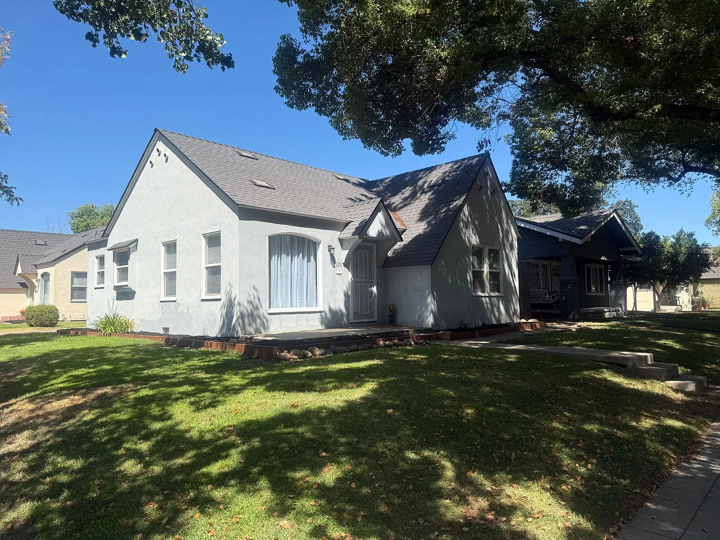 Cozy 2 bedroom 1 bath in the heart of Modesto.. Open House 10/10/26 from 12-2pm — Photo 2