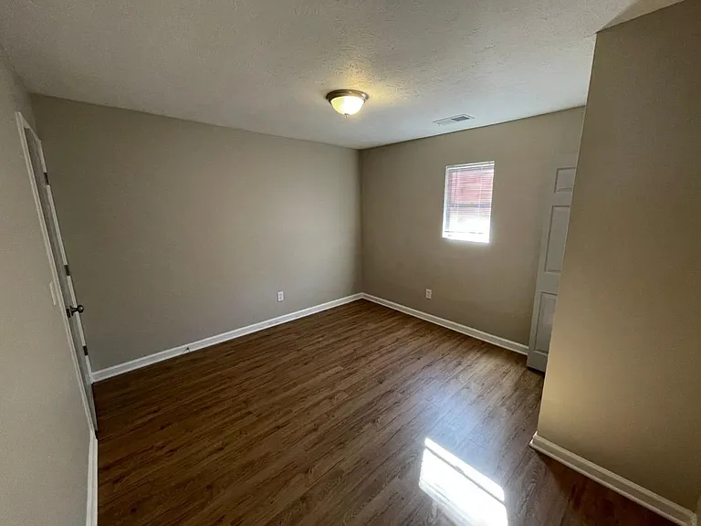 503 Johnson St — Photo 7