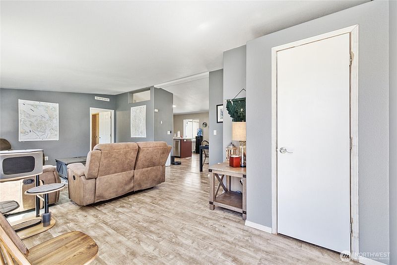 3rd image of 1060 Sidney Street