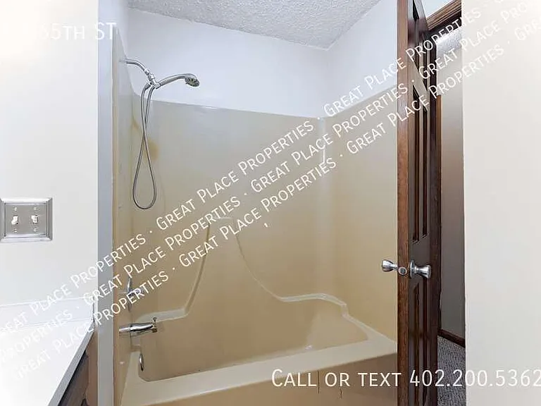 4811 S 65th St — Photo 24