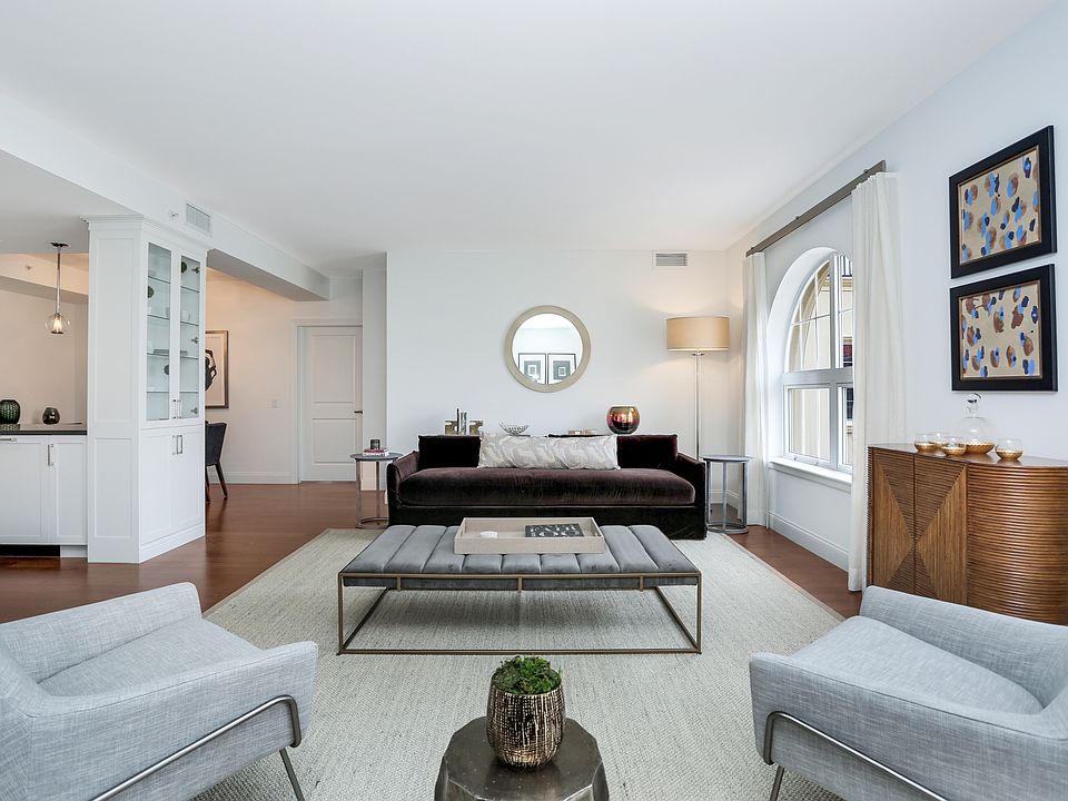 1st image of 10 Byron Pl Unit 404