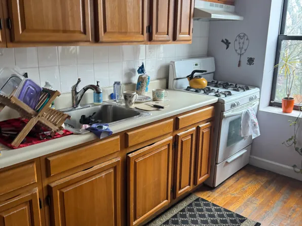 275 Smith Street image 1 of 6