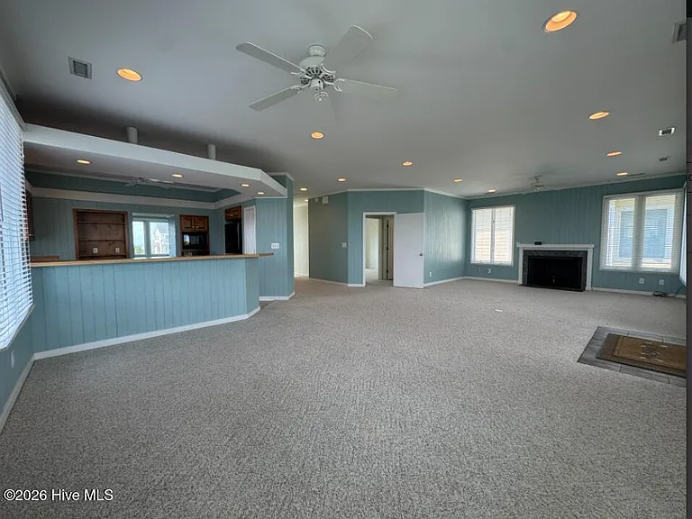 1154 Monroe Ln — Photo 4