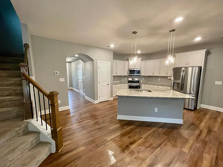 411 Lionel St — Photo 13