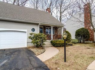 21 Waterview Dr, Windsor, CT 06095