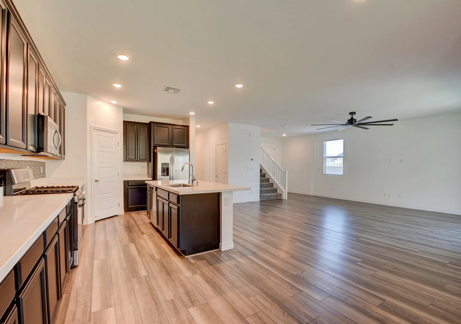 Gorgeous 5 bedroom! — Photo 3