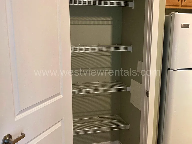 200 E Maple St — Photo 345