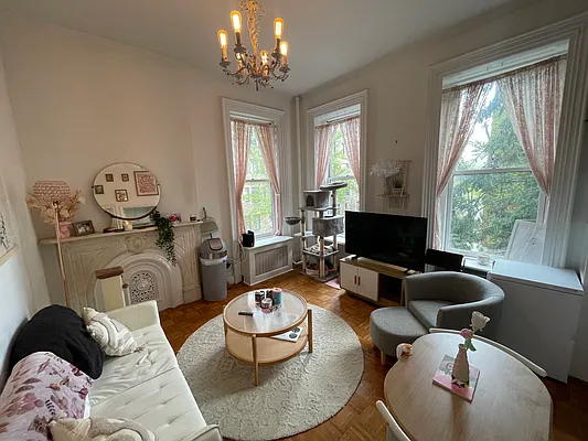 Rented by R New York | media 12