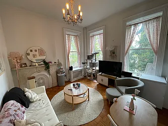 Rented by R New York