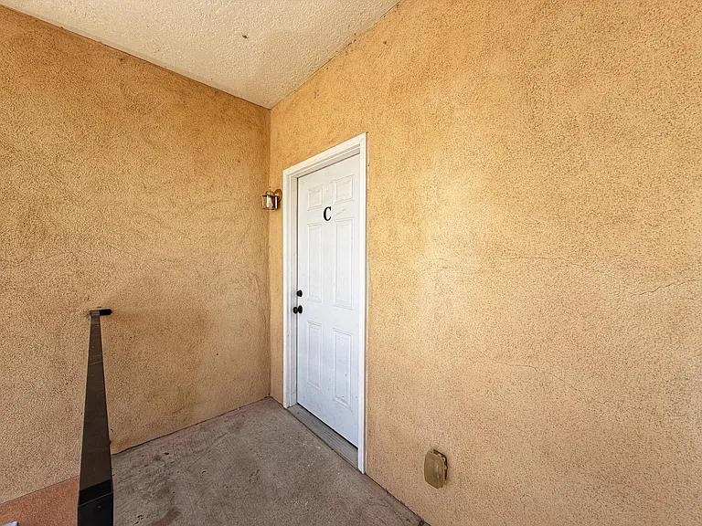 1105 Meadowlark Way SE #C — Photo 2