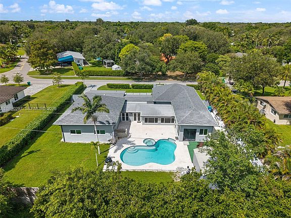 2nd image of 11811 SW 82nd Rd