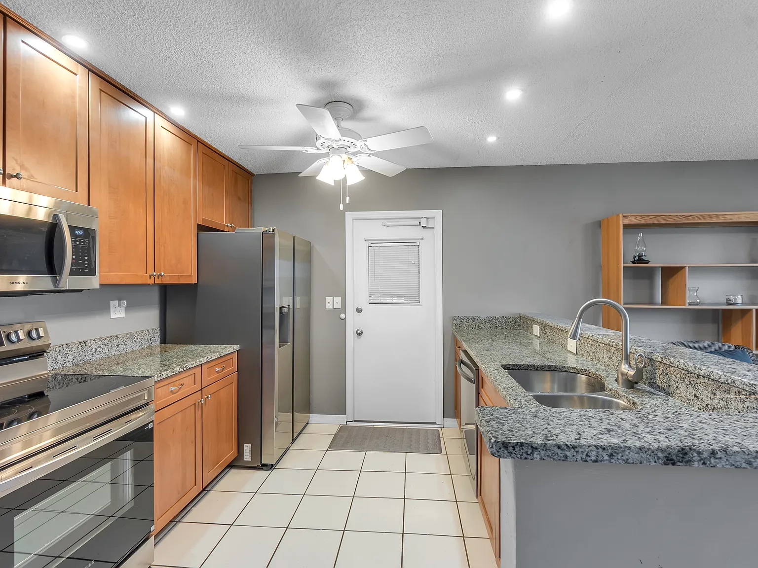 2 bed, 1141 sqft, $2,500 — Photo 3