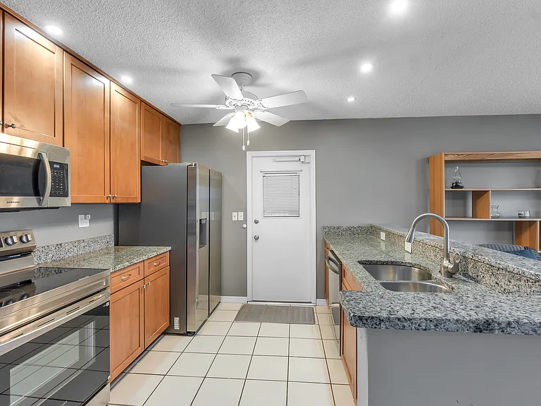 702 Huxley Pl #702 — Photo 3