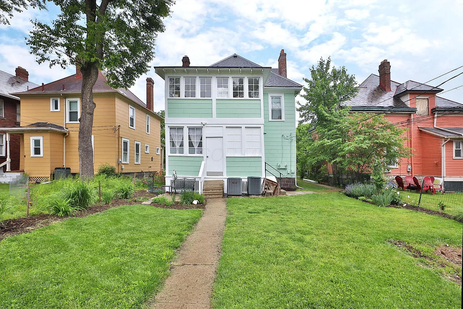 4 bed, $1,975 — Photo 2