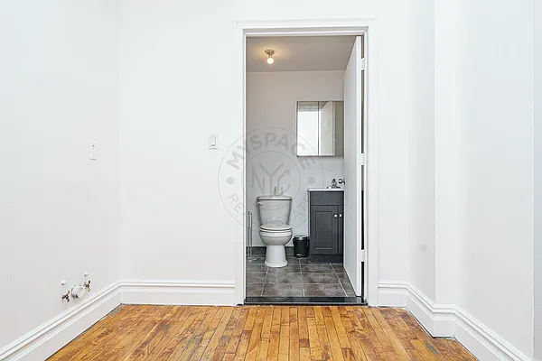 Rented by MySpaceNYC | media 8