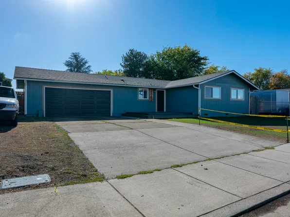 2542 Carr St, White City, OR 97503