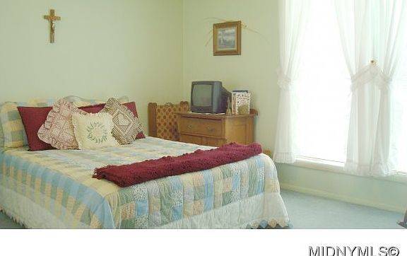 4th image of 3 Hillcrest Dr