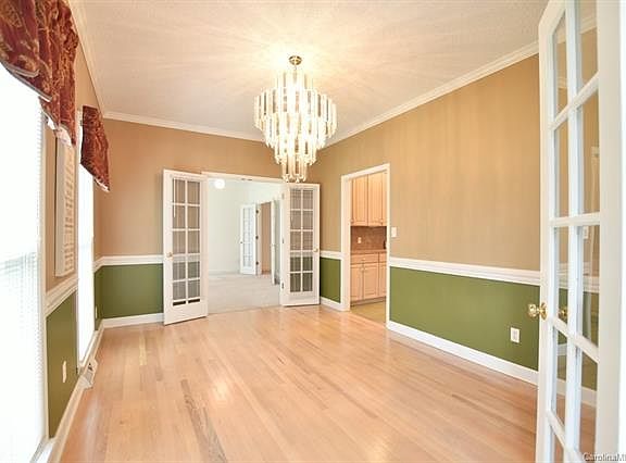 3rd image of 2871 Oakhurst Dr