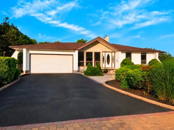 517 Ocean Avenue, Oakdale, NY 11769