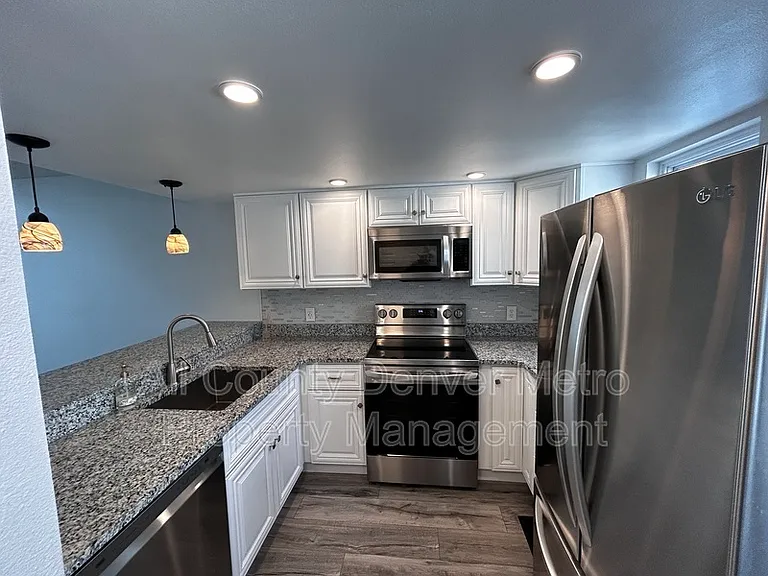 7250 Devinney Ct #E — Photo 1