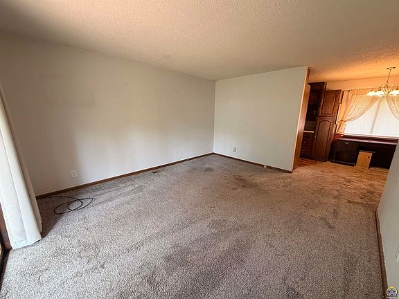 3rd image of 556 N 4th St