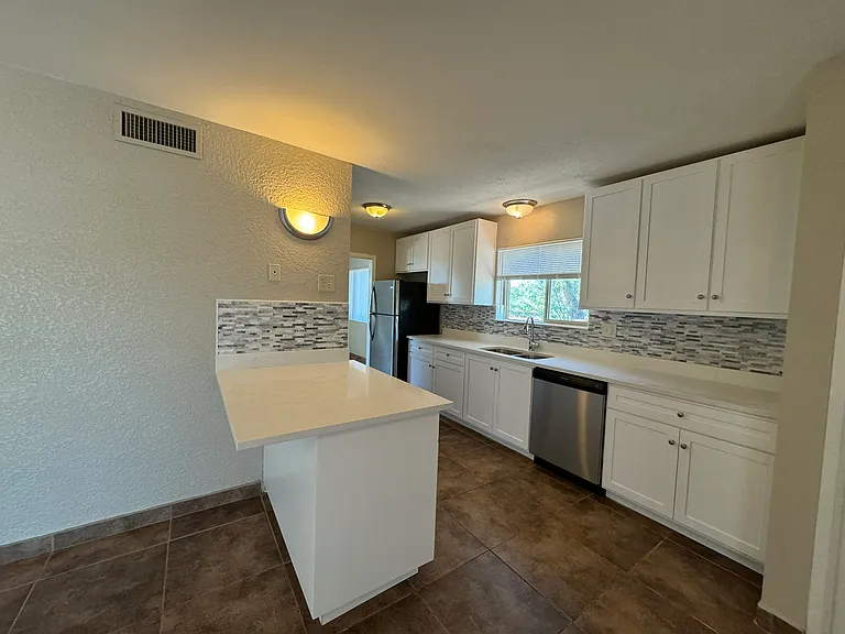 10 W Forrest Feezor St — Photo 10