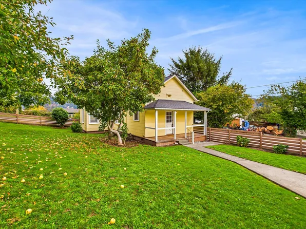 209 Monument Rd, Rio Dell, CA 95562