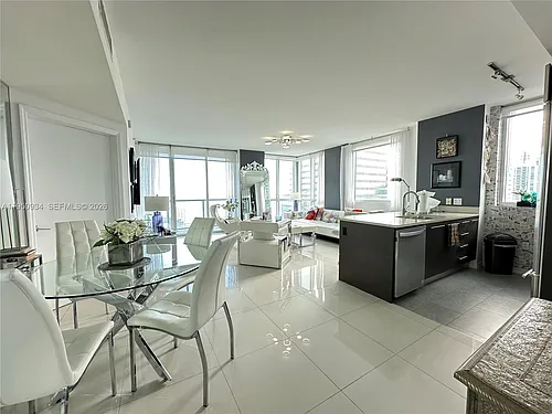 500 Brickell Ave #3302 Photo 1