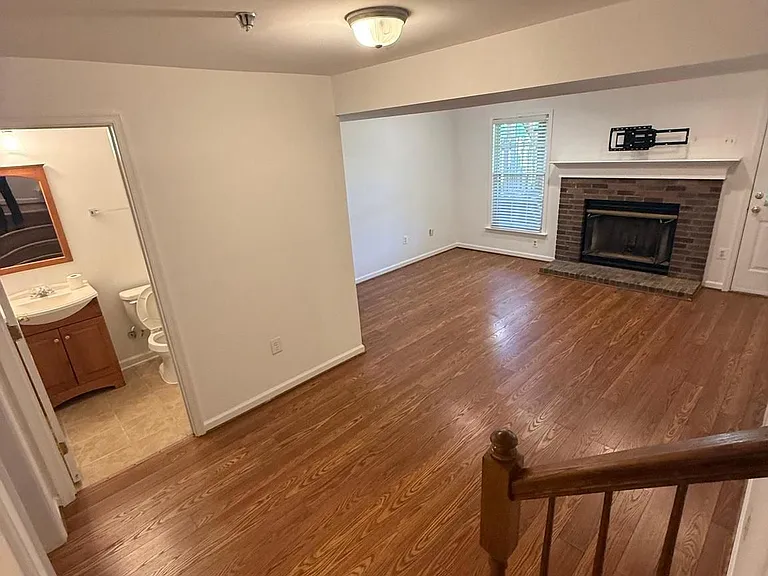 1554 Beverly Ct — Photo 37