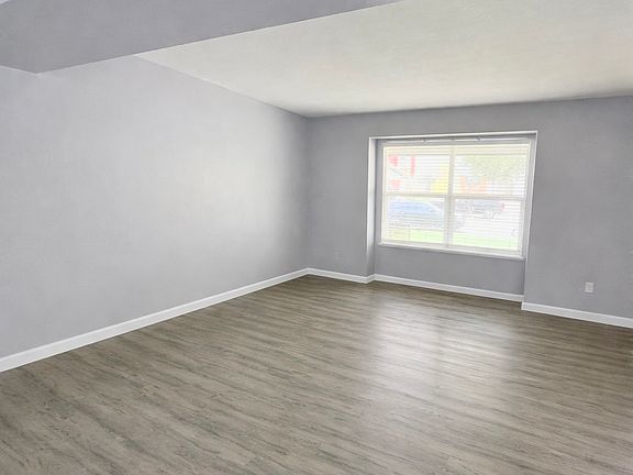 3rd image of 1460 Grass Valley Dr