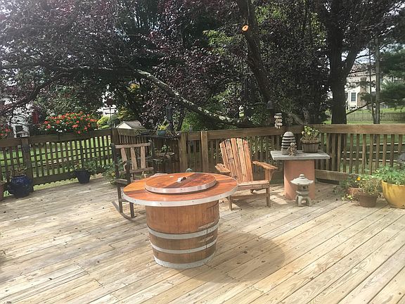 2nd image of 805 Oak Grove Ct N