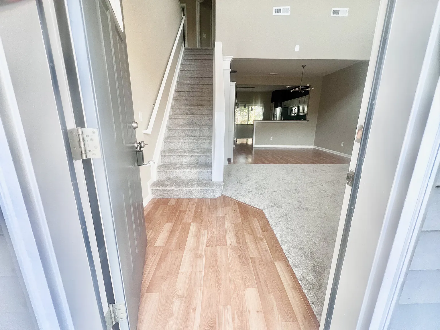 3 bed, 2.5 bath, 1650 sqft, $2,250 — Photo 2