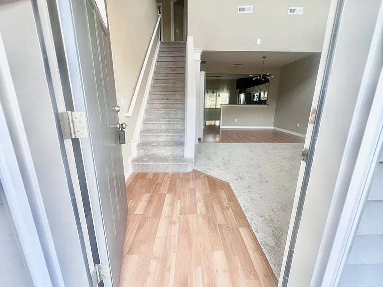 302 Mannington Dr — Photo 2
