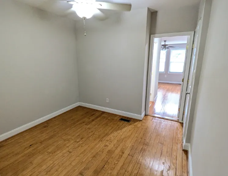 912 15th St SE — Photo 17