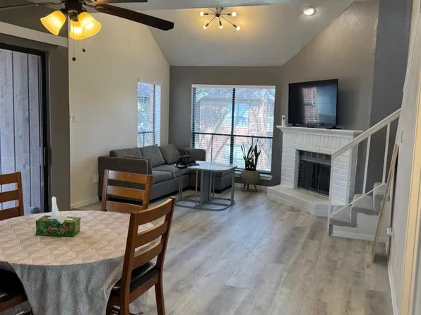 3130 Walnut Bend Ln APT 424, Houston, TX 77042