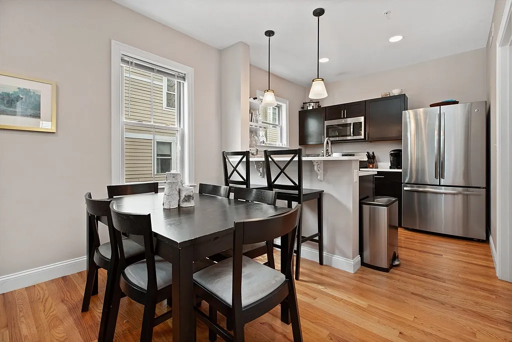 2 bed, 2.0 bath, 830 sqft, $3,400 — Photo 3